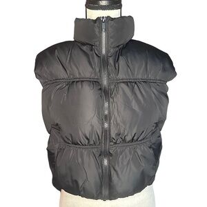 NWOT Black cropped puffer vest